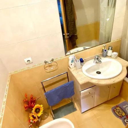 Puerto Marinas Vyb دينايا